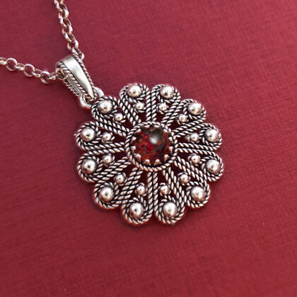 Ciondolo bottone sardo con pietra