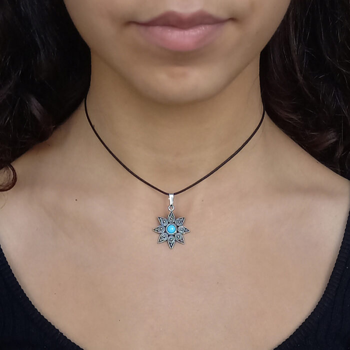 ciondoloisteddu_ninnolos_indossato