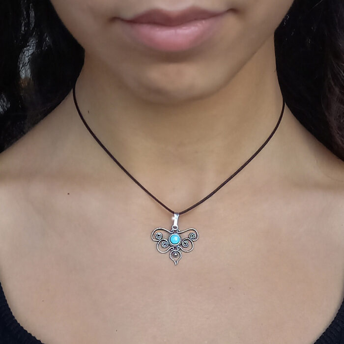 ciondolomariposa_ninnolos_indossato