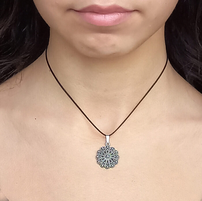 ciondolorosetta_ninnolos_indossato