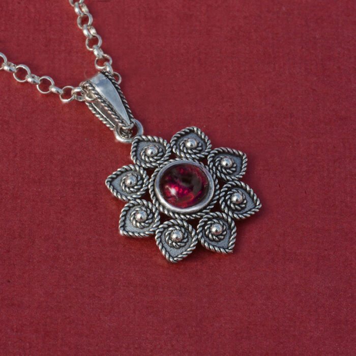 isteddittu_ciondolo_granato